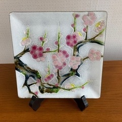 【飾り用の皿】花柄の食器・台座付き