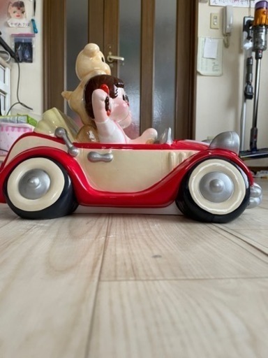 陶器の車に乗ったペコちゃん❤️