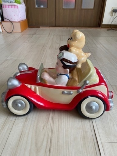 陶器の車に乗ったペコちゃん❤️