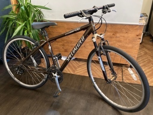 【SPECIALIZED crossrider後輪タイヤ・後輪チューブ新品！】3×8速　700×35cサス付きクロスバイク　ブラウン