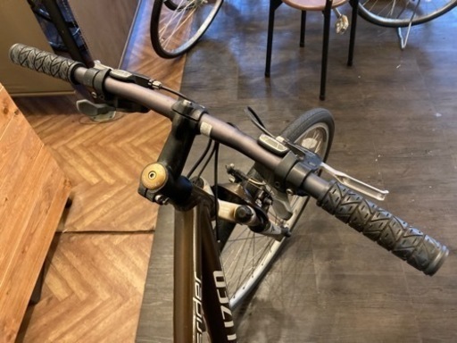 【SPECIALIZED crossrider後輪タイヤ・後輪チューブ新品！】3×8速　700×35cサス付きクロスバイク　ブラウン