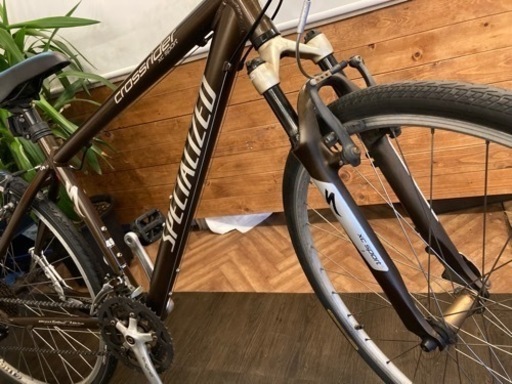 【SPECIALIZED crossrider後輪タイヤ・後輪チューブ新品！】3×8速　700×35cサス付きクロスバイク　ブラウン