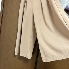 ベージュ　ワイドパンツの画像