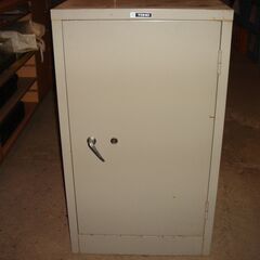 スチール製キャビネット (お取引中)