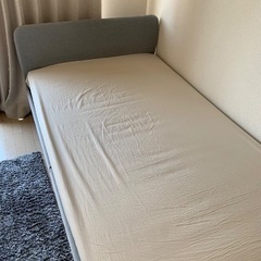 IKEAのセミダブルベッドとマットレス