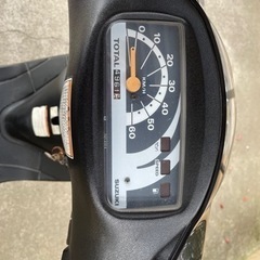 [取り引き予定者決まりました]50ccスクーター　スズキレッツ2 原付シート、バッテリー新品の画像