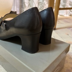 カルツェリアホソノ幅狭パンプス23センチ美品の画像