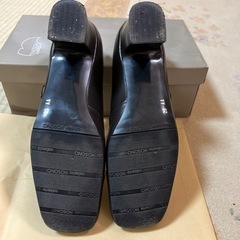 カルツェリアホソノ幅狭パンプス23センチ美品の画像