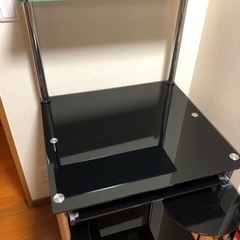 【急募！お値下げ中！】定価約1万円のガラス天板パソコンデスク　ニ...