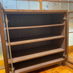 MUJI/無印良品 木製キャビネット ガラス扉 ウォールナット材 食器棚の画像