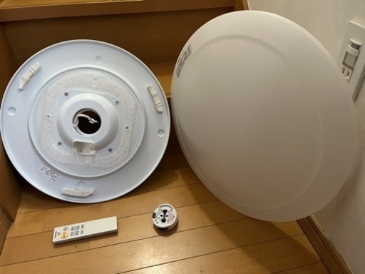 美品 2018年製 〜8畳用 パナソニック HH-CC0823A リモコン付LEDシーリングライト 調光・調色（昼光色～電球色)