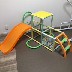 子供のおもちゃ滑り台