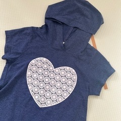 H&M★ フード付き　ワンピース　110cmの画像