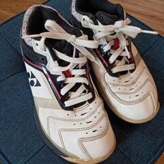【引き渡し予定者決定済】YONEX スニーカー　23cm
