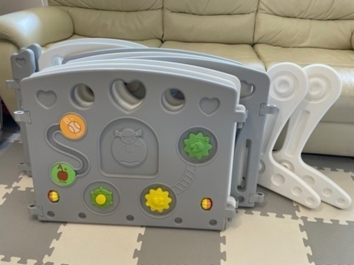 美品　ベビーサークル 2ドア コロコロランドとスタンドセット Amazon.co.jp: カトージ ベビーサークルコロコロランド用 スタンド 