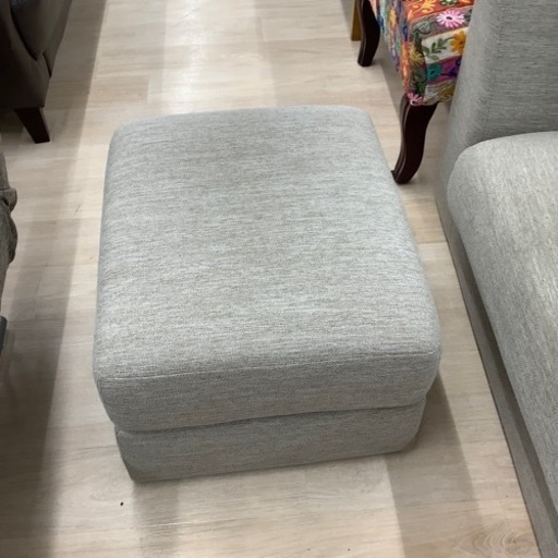 IDC 大塚家具2人掛けソファーオットマン付きのご紹介です