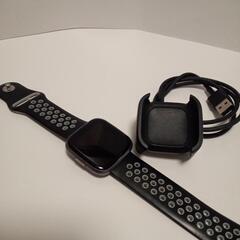 fitbit versa2 スマートウォッチの画像