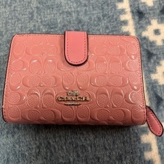 コーチ 折財布  エナメルピンク　シグネチャーデザイン　