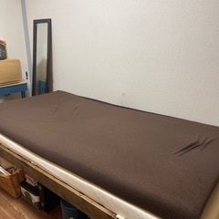 シングルサイズ　マットレス　２つ、無料！！
