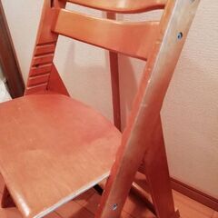 木の椅子の画像