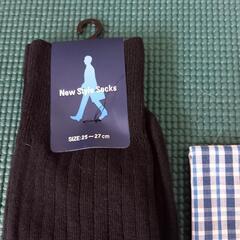 [新品]インナー半袖シャツ、靴下、ハンカチ　セットの画像