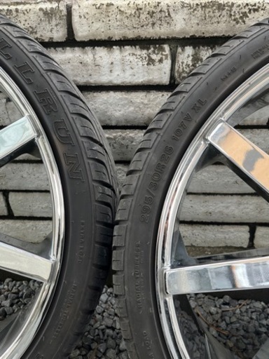 26インチ 139.7 6H 美品 バリ溝 295/30r26 4本