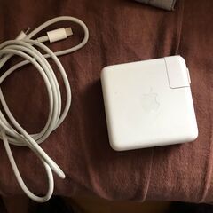 【最終値下げ】MacBook Pro MPXV2J/A 13インチ タッチバー（2018年5月購入）の画像