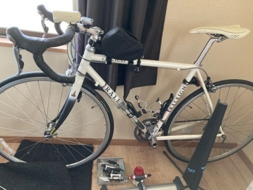 SHIMANO105コンポRALEIGHロードバイク、クモロリ手渡し