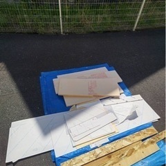 塩ビ板、スタイロフォーム、木材の端材の画像