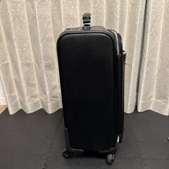【ZARA @ギリシア】スーツケース/キャリーケース（黒色・フェイクレザー・機内持込サイズ）の画像
