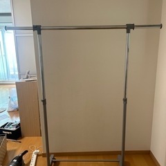 ハンガーラックの画像
