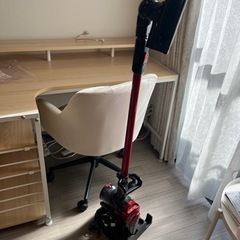 サイクロン式コードレスクリーナー　赤の画像