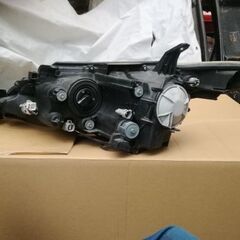 エスティマハイブリッド(20系)ヘッドライト右側(運転席側)AFS付きジャンク！の画像