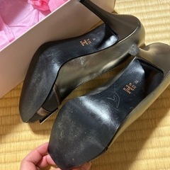 DIANAシルバーオープントゥパンプスの画像