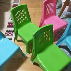 子供用プラスチックのいす 