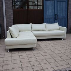 Leatherworld(レザーワールド)のLXコレクション 総本革カウチソファー。スタイリッシュでスッキリとしたデザインありながらゆったりとしたシートのモダンなレザーワイドソファーです♪DD123の画像