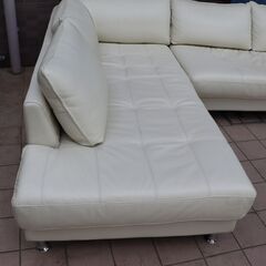 Leatherworld(レザーワールド)のLXコレクション 総本革カウチソファー。スタイリッシュでスッキリとしたデザインありながらゆったりとしたシートのモダンなレザーワイドソファーです♪DD123の画像