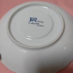 ロイヤルチャイナ高級ティカップ&ソーサーの画像