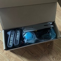 新品未使用 電動ミニチェーンソー  充電式  21V 電動ノコギ...