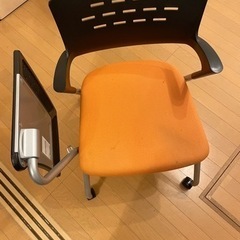 イトーキ　カクタスチェア　オレンジ