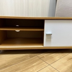 キャスター付きテレビ台の画像