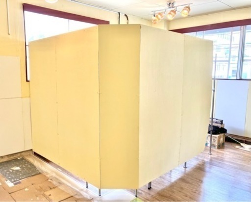 ベニヤ板(両面とも色付き)３×６サイズ、5枚分と角材　使用1日のみ美品