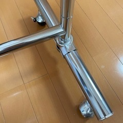 美品〈耐荷重100kg パイプハンガーラック〉の画像