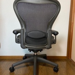 アーロンチェアの画像