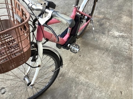 23ヤマハ新機種電動アシスト自転車pasVIENTA26インチピンクアルミボディー
