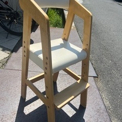 こども用椅子と服