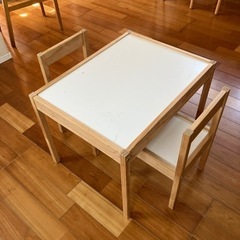 IKEA子供テーブル、椅子2脚
