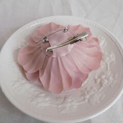 バラの花　ピンク フラワー コサージュの画像