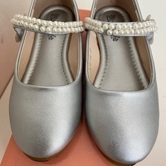 美品/追加値下げ　子供用ストラップ付バレーシューズの画像