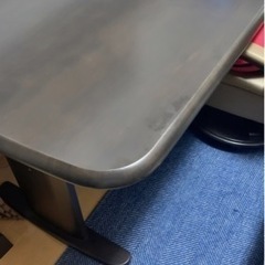 ダイニングテーブル 椅子は少しゆりかご風